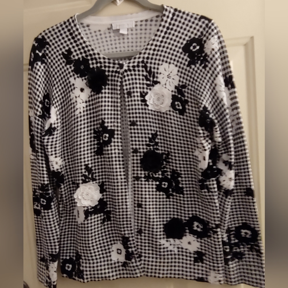 WOMAN'S BLACK AND WHITE FLORAL CARDIGAN
